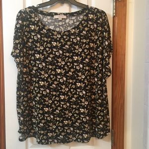 LOFT PLUS FLORAL FLUID SHIRTTAIL TEE